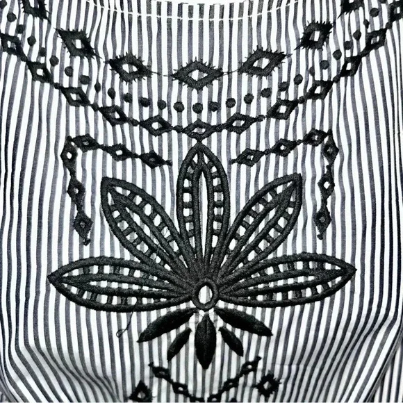 Signature Studio railroad striped, embroidered, sleeveless shirt with waist tie - Picture 7 of 9